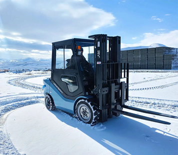 Diluncurkan forklift baterai lithium outdoor